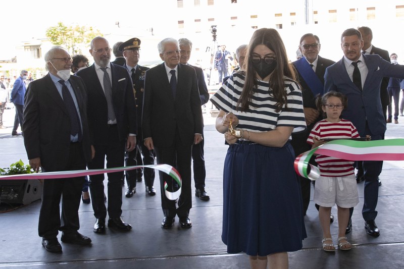 Taglio del nastro alla presenza del Presidente della Repubblica Italiana Sergio Mattarella all'Autostazione dei Rulli Frulli
